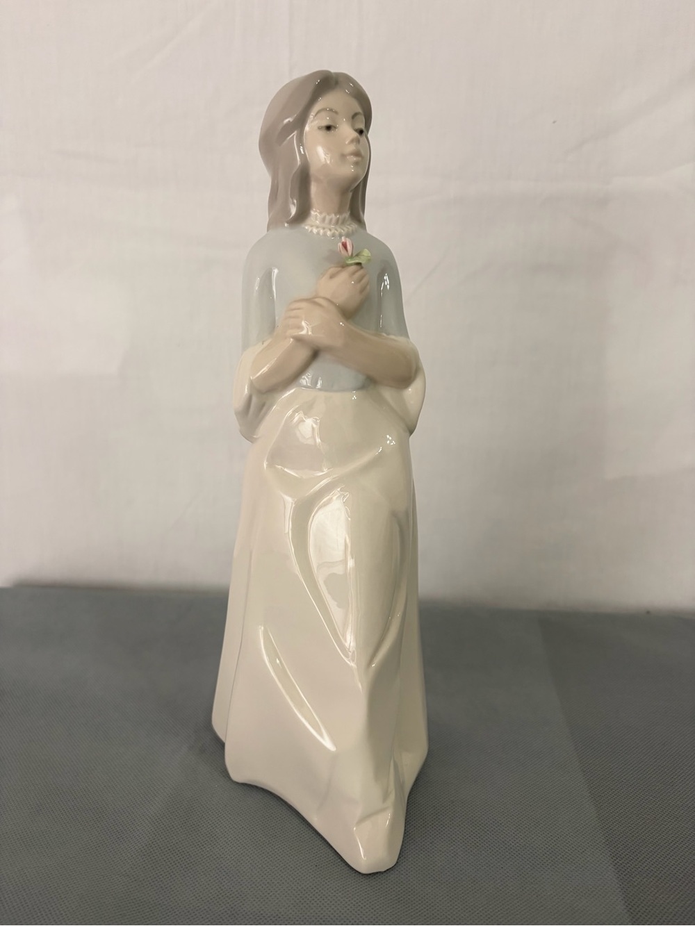 Diana Porcelain Figurine Young Woman with Flower Spain (F204)